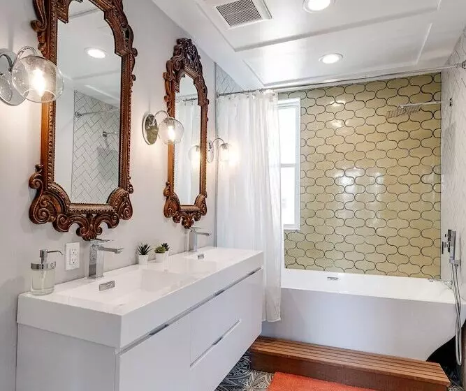 Trendy Fairmount Gem 5 Star Location, Roof Deck, Parking, Gr8 For Families