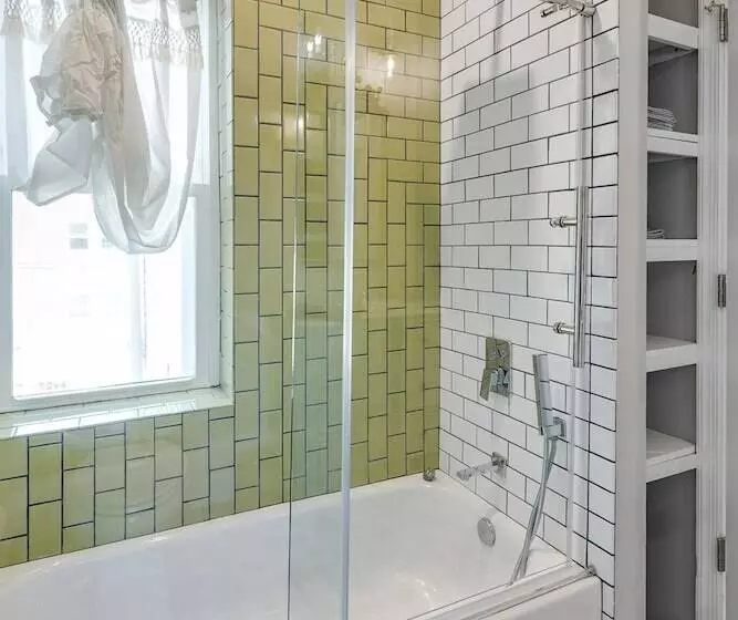Trendy Fairmount Gem 5 Star Location, Roof Deck, Parking, Gr8 For Families