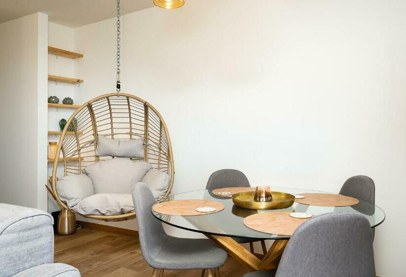 Charming Apartment W/ Pool & Balcony In Portimão By Lovelystay