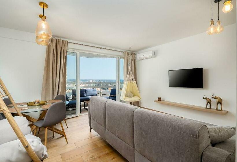 Charming Apartment W/ Pool & Balcony In Portimão By Lovelystay