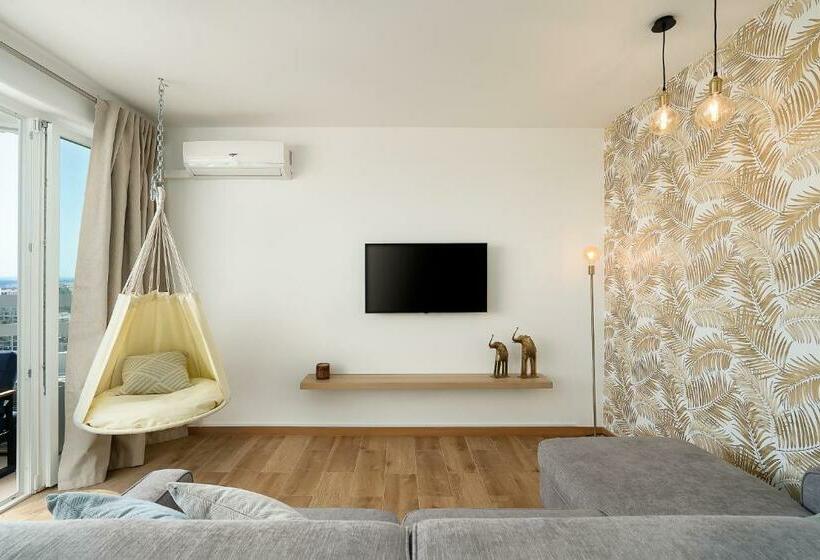 Charming Apartment W/ Pool & Balcony In Portimão By Lovelystay