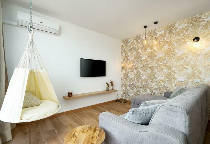 Charming Apartment W/ Pool & Balcony In Portimão By Lovelystay