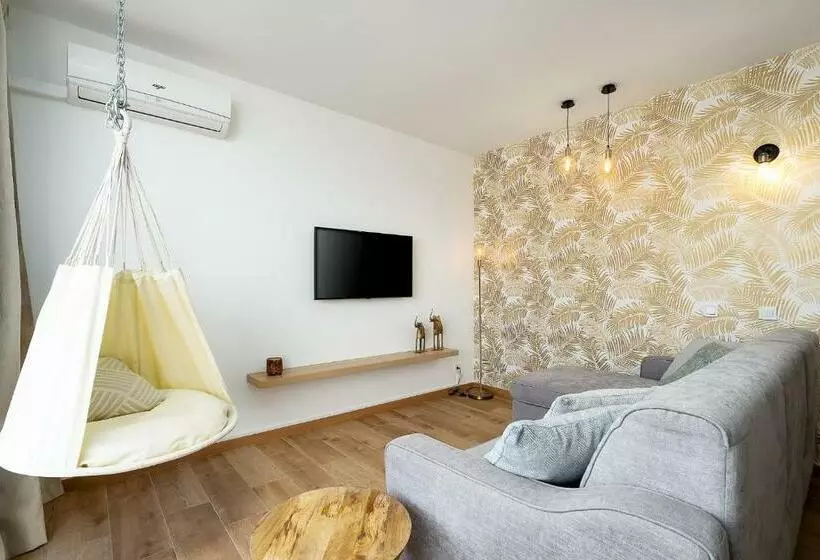 Charming Apartment W/ Pool & Balcony In Portimão By Lovelystay