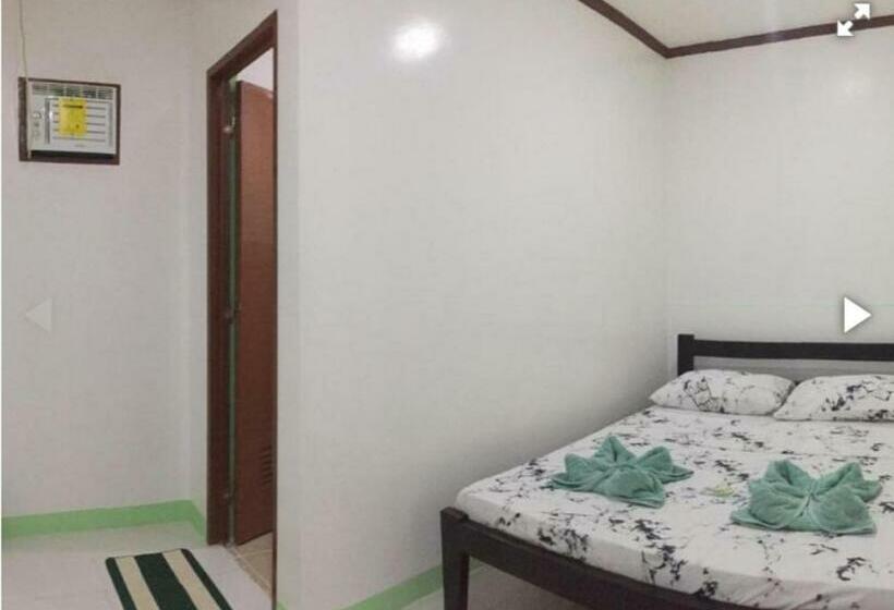 מלון כמוסות Malunggay S Inn