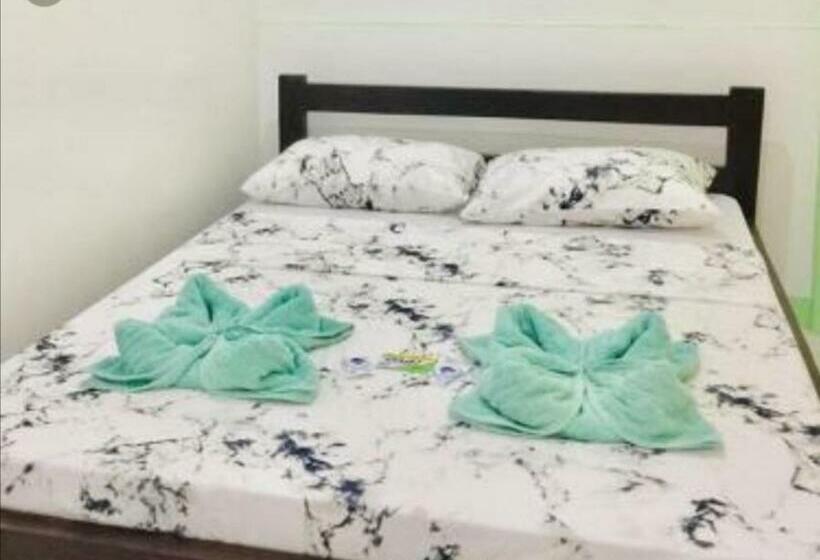 מלון כמוסות Malunggay S Inn