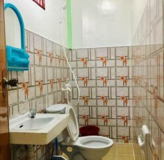 מלון כמוסות Malunggay S Inn