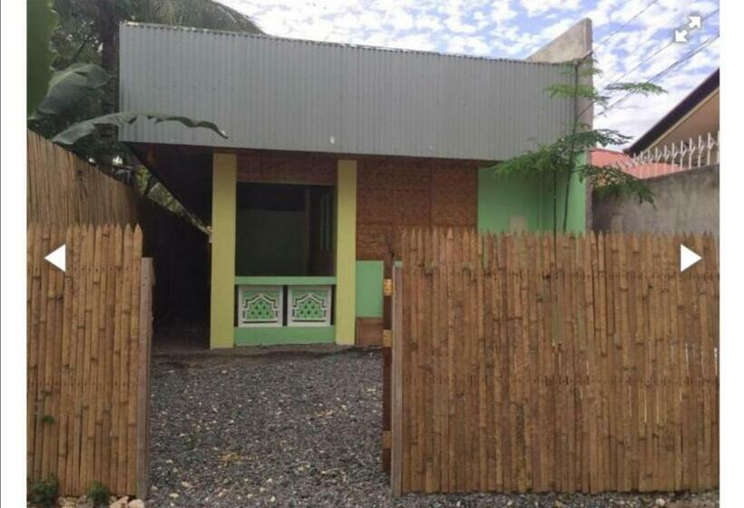 מלון כמוסות Malunggay S Inn