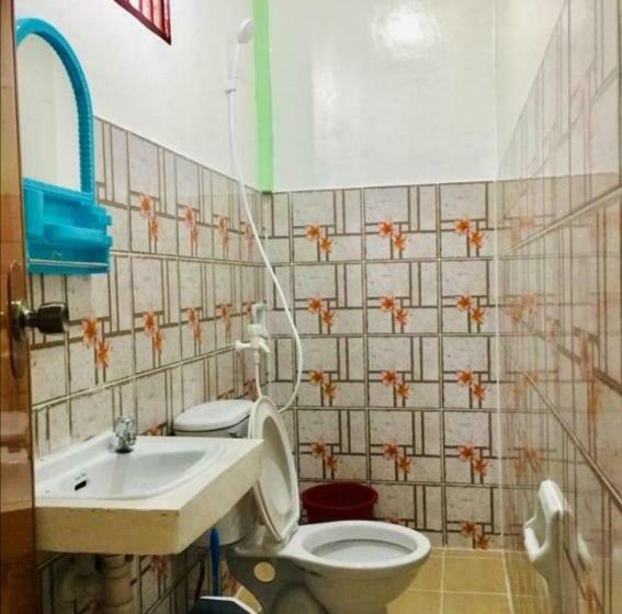 מלון כמוסות Malunggay S Inn