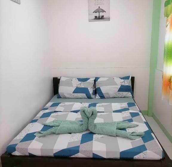 מלון כמוסות Malunggay S Inn