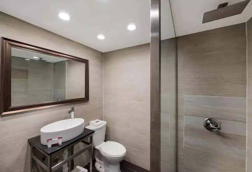 Hotelli Essence Express Wayne