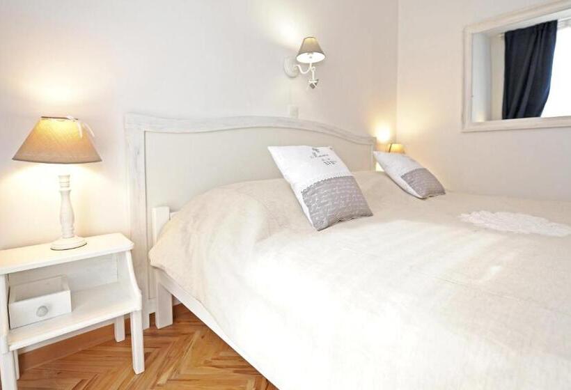 بنسيون Tinel Rooms Old City Center