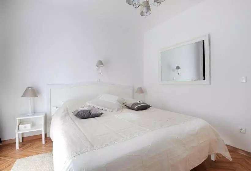 ペンション Tinel Rooms Old City Center