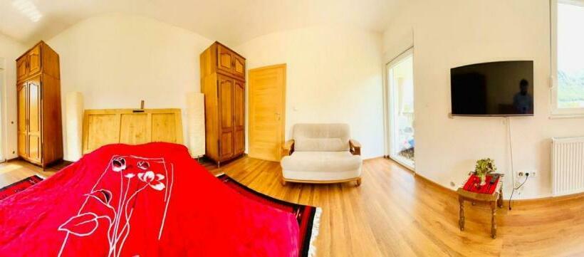 تختخواب و صبحانه A Breath Of Fresh Air