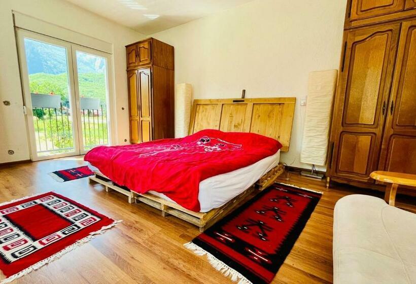 تختخواب و صبحانه A Breath Of Fresh Air