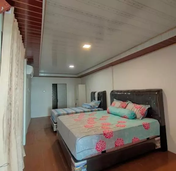 Aamiaismajoitus (B&B) Marlynto Nias Losmen