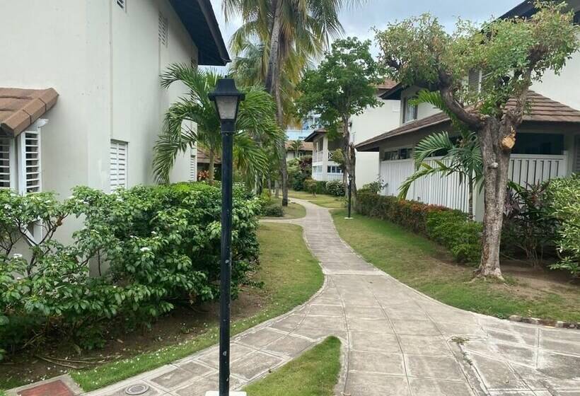 Finest Accommodation Renfrew Place 1 Bedroom Apt # 42 New Kgn 4 12 Renfrew Rd