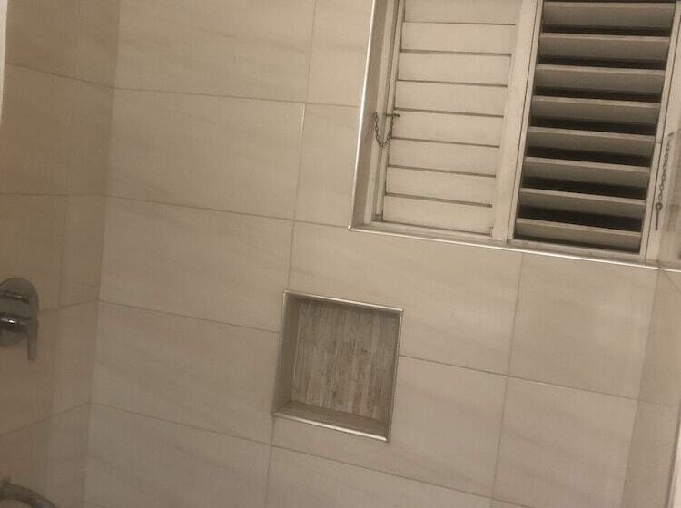 Finest Accommodation Renfrew Place 1 Bedroom Apt # 42 New Kgn 4 12 Renfrew Rd