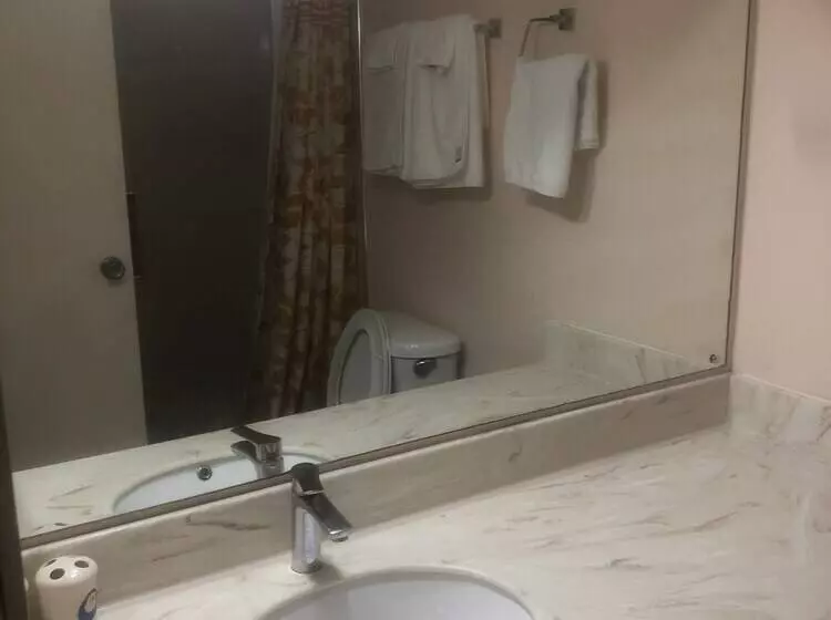 Finest Accommodation Renfrew Place 1 Bedroom Apt # 42 New Kgn 4  12 Renfrew Rd