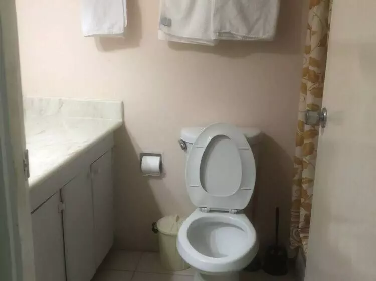 Finest Accommodation Renfrew Place 1 Bedroom Apt # 42 New Kgn 4  12 Renfrew Rd