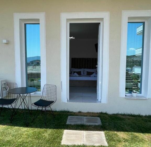 בית מלון כפרי Golden Hill Ksamil