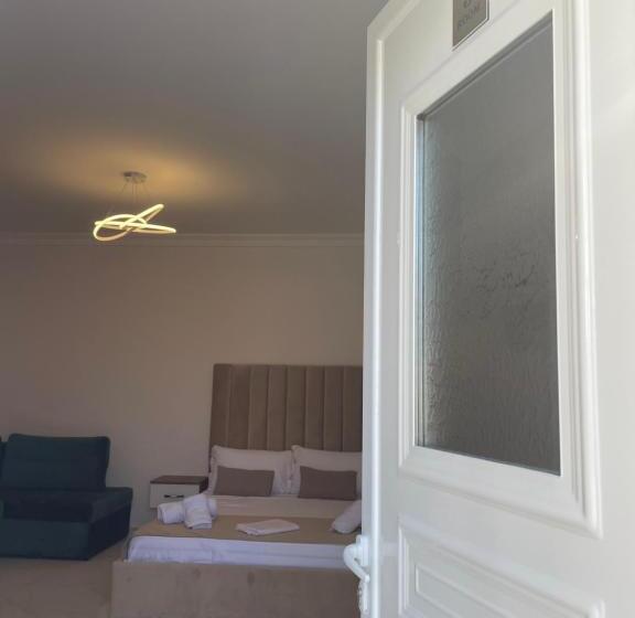 בית מלון כפרי Golden Hill Ksamil