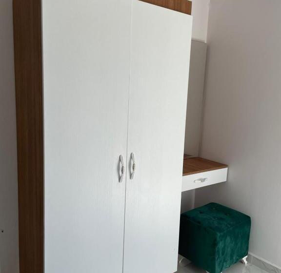 בית מלון כפרי Golden Hill Ksamil