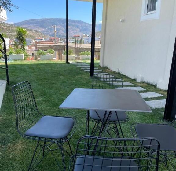 בית מלון כפרי Golden Hill Ksamil