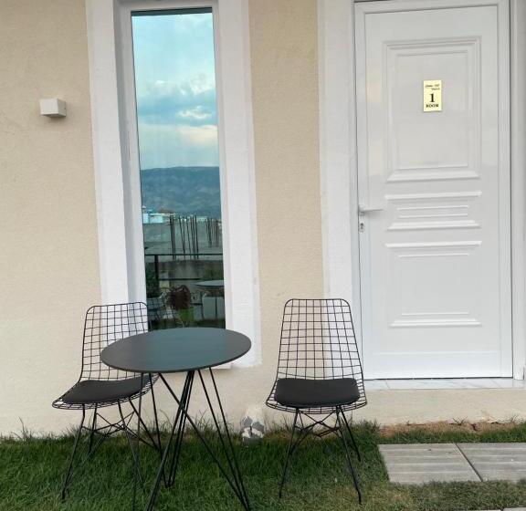 בית מלון כפרי Golden Hill Ksamil