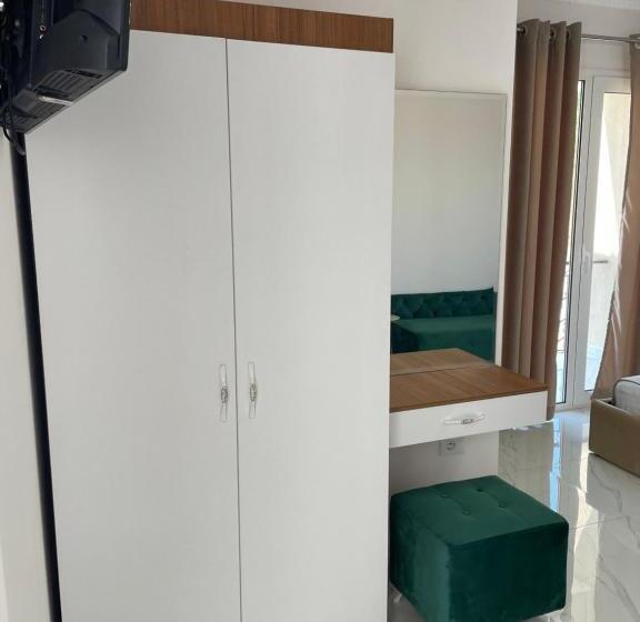 בית מלון כפרי Golden Hill Ksamil