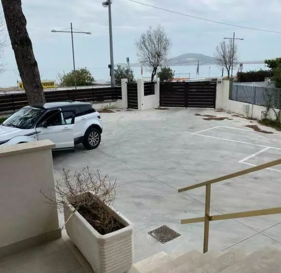 Aamiaismajoitus (B&B) Frontemare