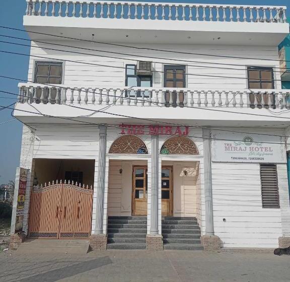 ホテル Oyo 83505 The Miraj Hr Ten