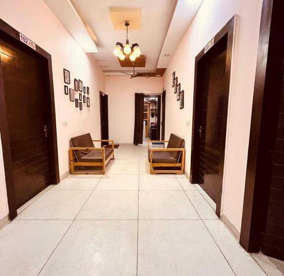 ホテル Oyo 83505 The Miraj Hr Ten