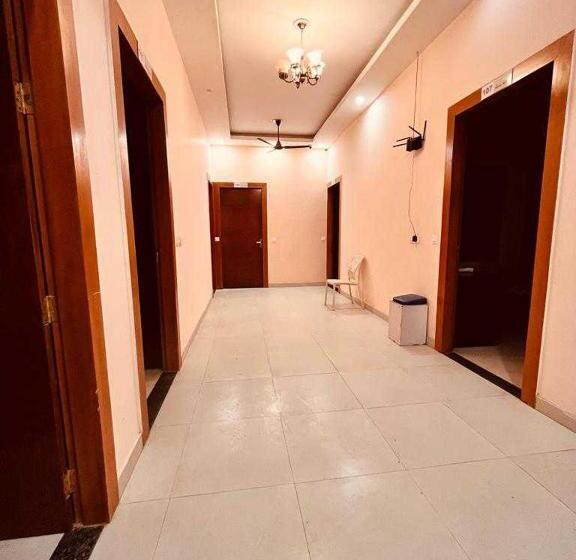 ホテル Oyo 83505 The Miraj Hr Ten