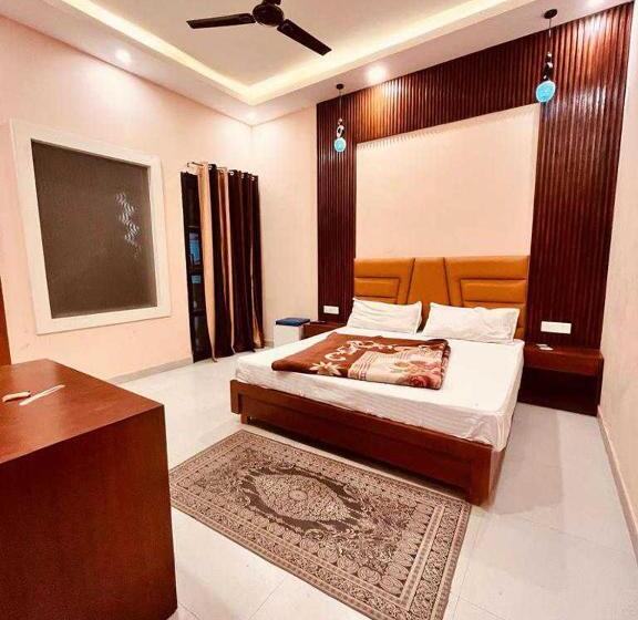 ホテル Oyo 83505 The Miraj Hr Ten