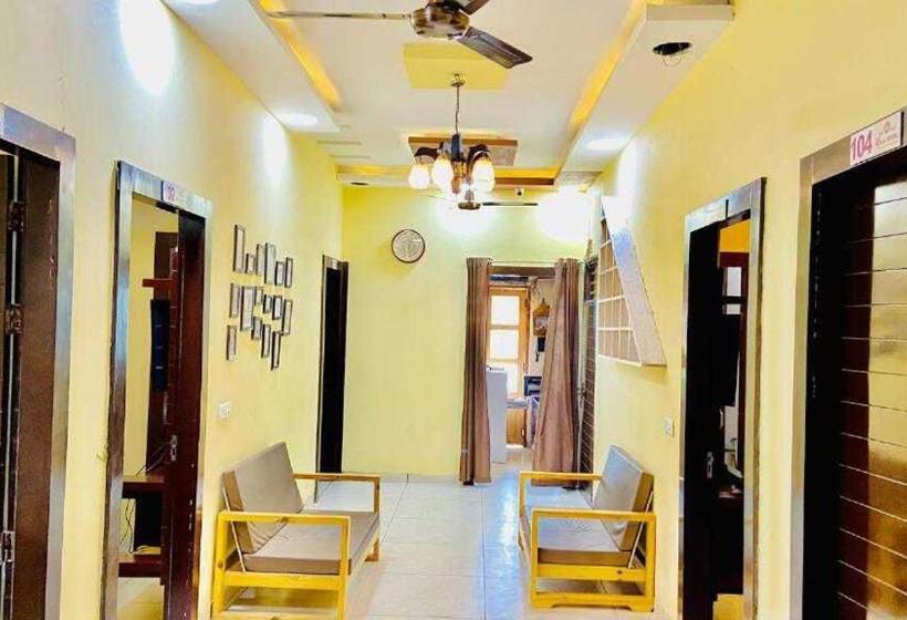 ホテル Oyo 83505 The Miraj Hr Ten