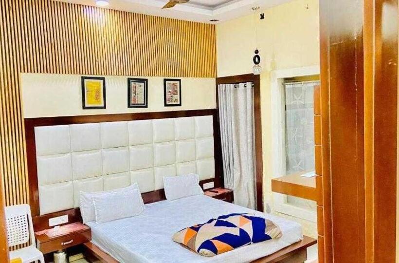 ホテル Oyo 83505 The Miraj Hr Ten