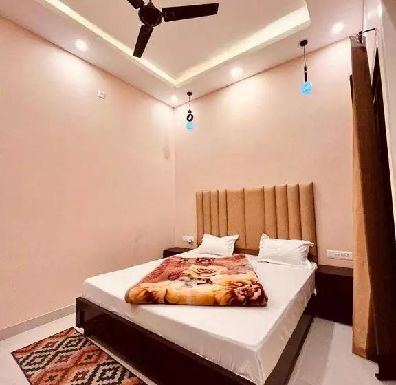 ホテル Oyo 83505 The Miraj Hr Ten