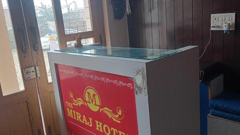 ホテル Oyo 83505 The Miraj Hr Ten
