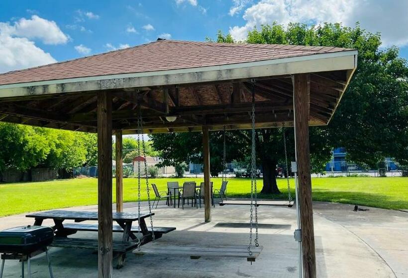 Otel Regency Inn & Suits