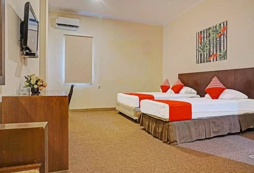 Collection O 91414 Hotel Marina Beach