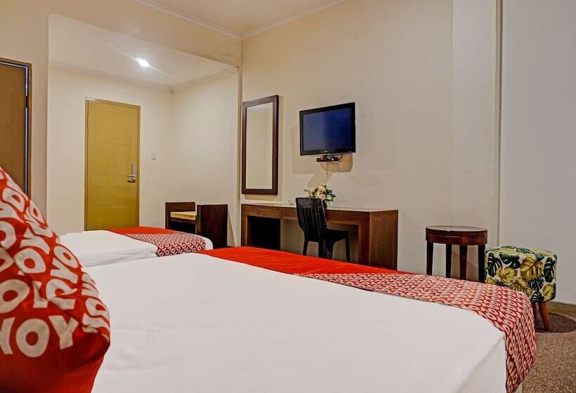 Collection O 91414 Hotel Marina Beach