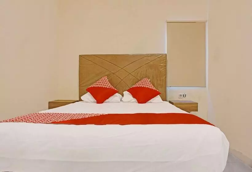 Collection O 91414 Hotel Marina Beach