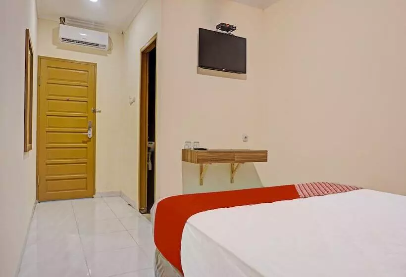 Collection O 91414 Hotel Marina Beach