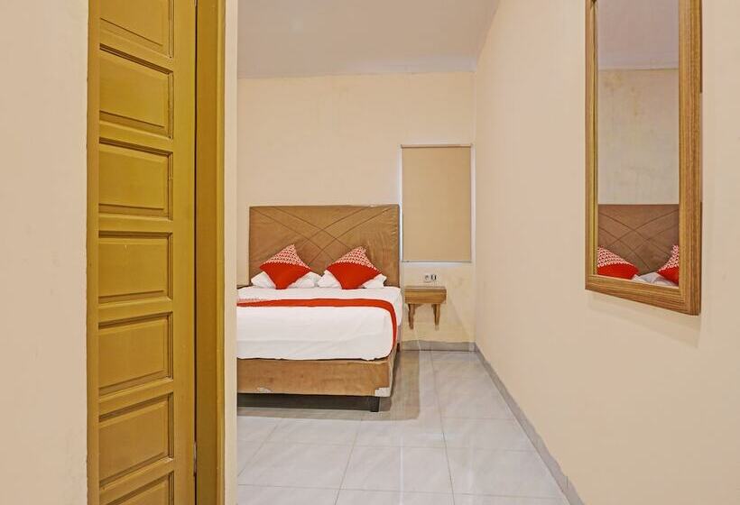 Collection O 91414 Hotel Marina Beach