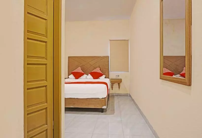 Collection O 91414 Hotel Marina Beach