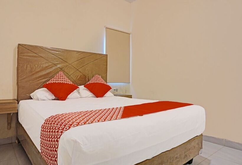 Collection O 91414 Hotel Marina Beach