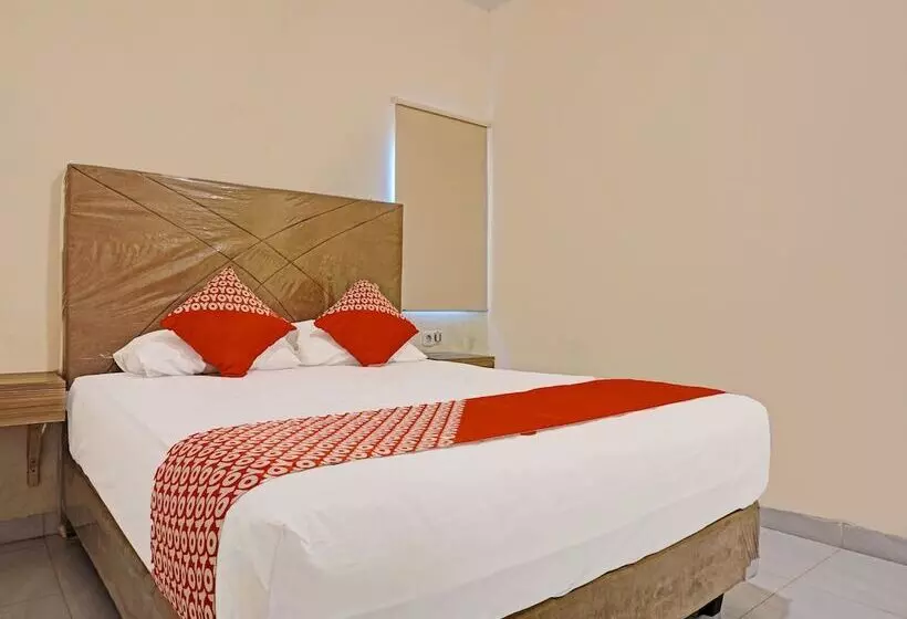 Collection O 91414 Hotel Marina Beach