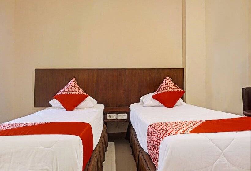 Collection O 91414 Hotel Marina Beach