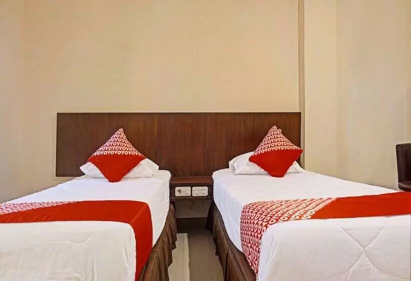 Collection O 91414 Hotel Marina Beach