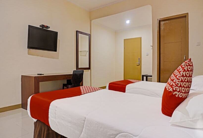 Collection O 91414 Hotel Marina Beach